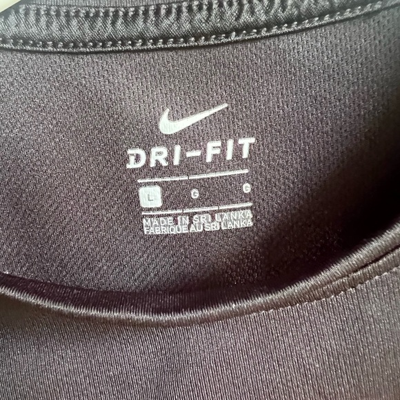 Boys Youth Nike Dri-Fit T-Shirt, Size Large, Black and Red - Picture 2 of 3